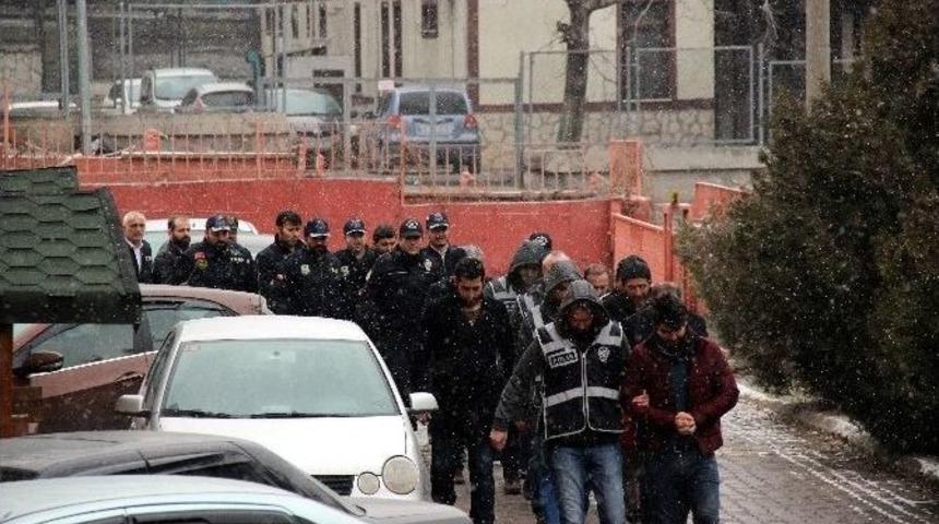 Karab&uuml;k&rsquo;te Fet&ouml; Operasyonunda 12 Kişi Adliyeye Sevk Edildi