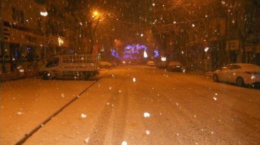 Kayan Kamyonetin Trafiğe Kapattığı Karayolu Yeniden Ulaşıma A&ccedil;ıldı