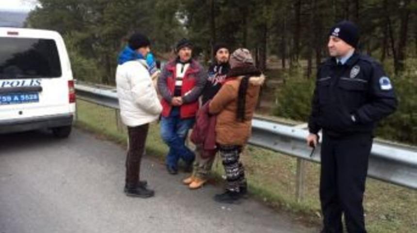 Polis Noktasını G&ouml;ren S&uuml;r&uuml;c&uuml; Suriyelileri Bırakıp Ka&ccedil;tı