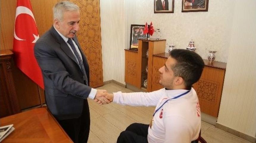 Vali Kam&ccedil;ı Avrupa Şampiyonu Engelli Sporcuyu Kabul Etti