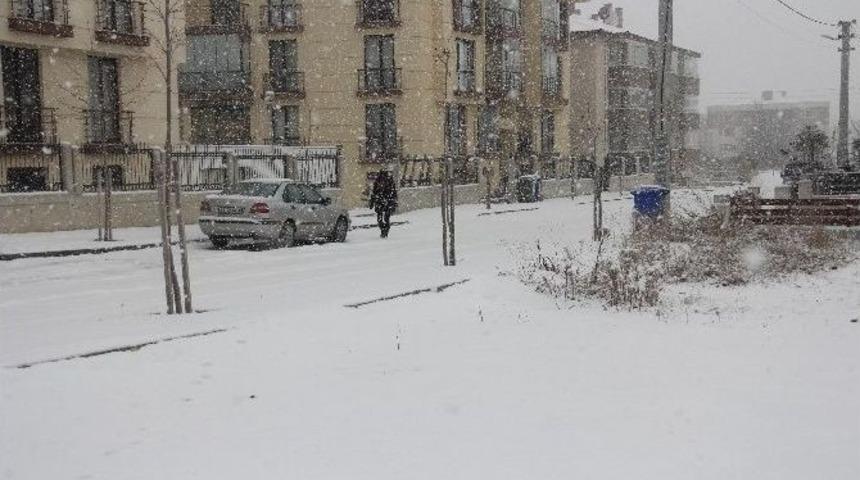 Bolu Kent Merkezinde Kar Yağışı Etkili Oldu