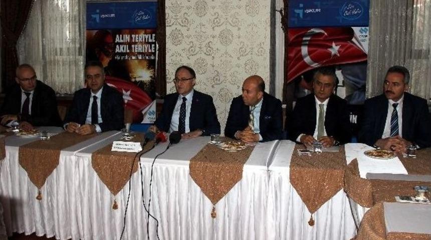 İşkur Genel M&uuml;d&uuml;r&uuml; &Ouml;zkan Karab&uuml;k&rsquo;te