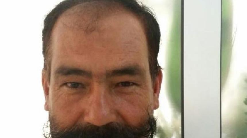 Muhtar, 26 Santim Bıyıkları Ile Ilgi Odağı