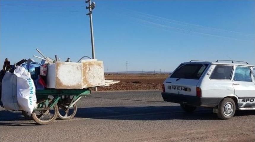 Hurdacı &Ccedil;ocuğu Ve Seyyar Arabasını Otomobiliyle &Ccedil;ekti