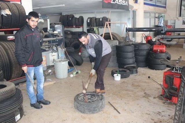 Soğuk Hava Oto Lastikçileri Vurdu