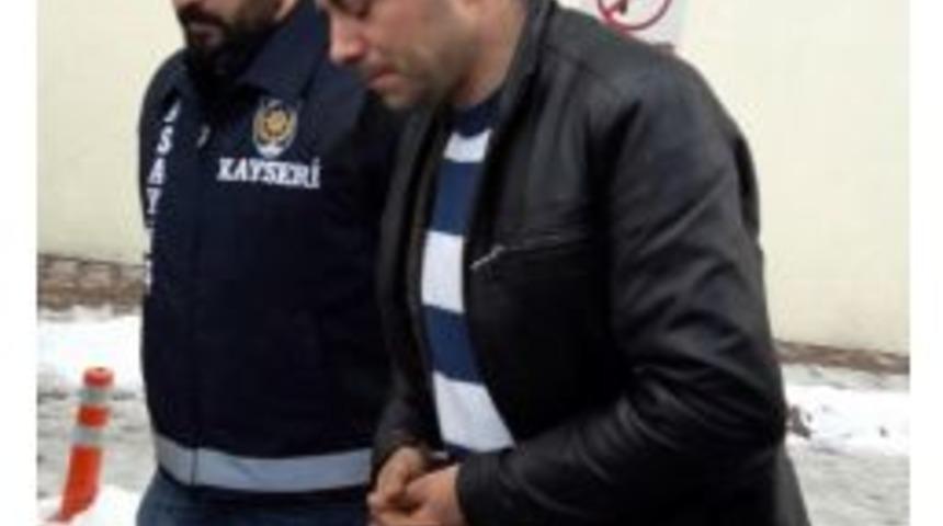 Polis, Firari Ş&uuml;pheliyi Metruk Binada Yakaladı