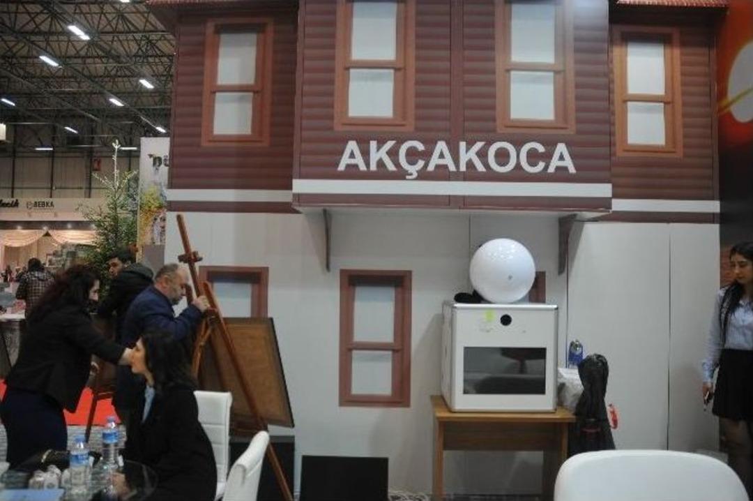 Ak&ccedil;akoca Standı Vatandaşlardan Yoğun İlgi G&ouml;r&uuml;yor