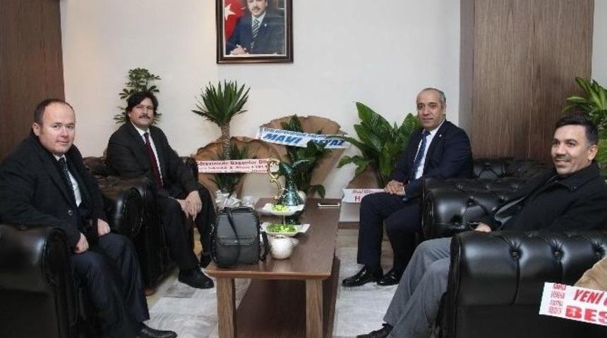 Be&uuml; Rekt&ouml;r&uuml; Yardım&rsquo;a Ziyaret