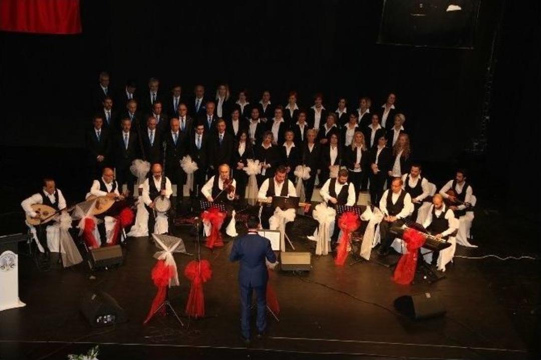 Efeler Beldiyesi T&uuml;rk Sanat M&uuml;ziği Korosu Kulakların Pasını Sildi
