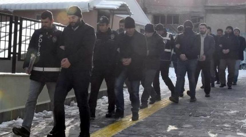 K&uuml;tahya'da Fet&ouml; Ş&uuml;phelisi 8 Polis Adliyede