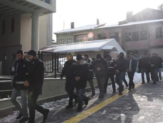 Kütahya'da Fetö Şüphelisi 8 Polis Adliyede