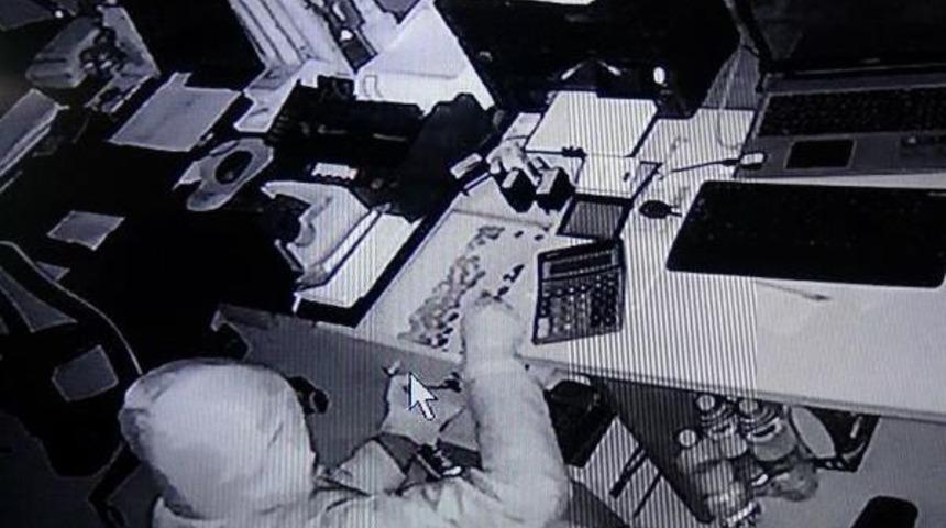 İş Yerindeki Hırsızlık Güvenlik Kamerasında