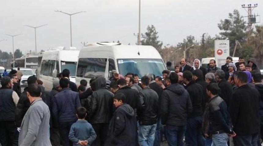 Elektrik Kesintilerine Tepki G&ouml;steren Mahalleli Yol Kapattı