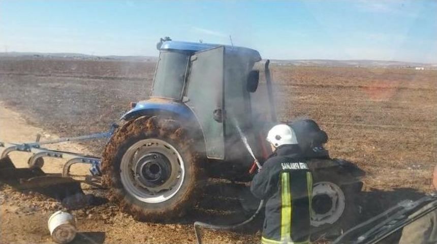 Tarlayı S&uuml;ren Trakt&ouml;r Alev Aldı
