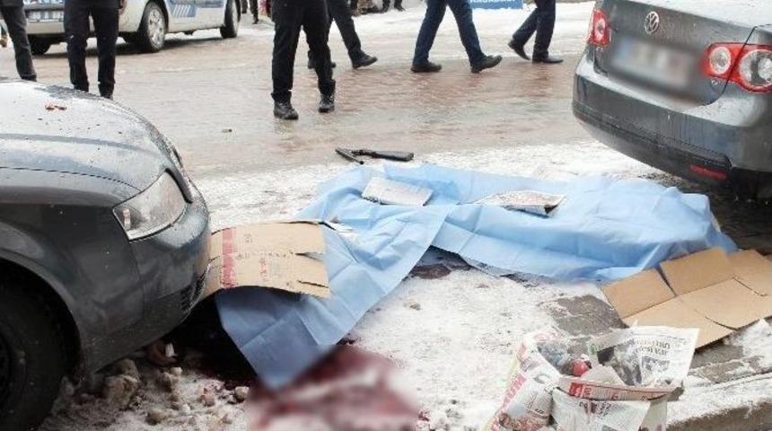 Sokakta Tartıştığı Eşini &Ouml;ld&uuml;r&uuml;p İntihar Etti