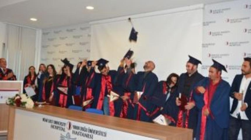 Yd&uuml; Sağlık Teknikerleri Diplomalarını Aldı