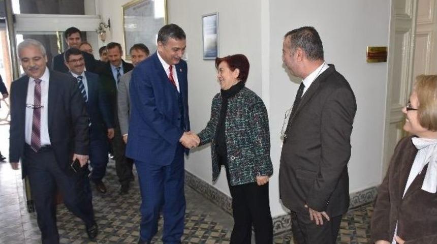 Manisa Eski Valisi Celalettin G&uuml;ven&ccedil; Vali G&uuml;ven&ccedil;er&rsquo;i Ziyaret Etti