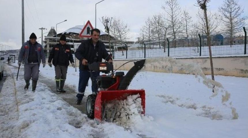 Adapazarı&rsquo;nda Ekipler Sabaha Kadar &Ccedil;alıştı