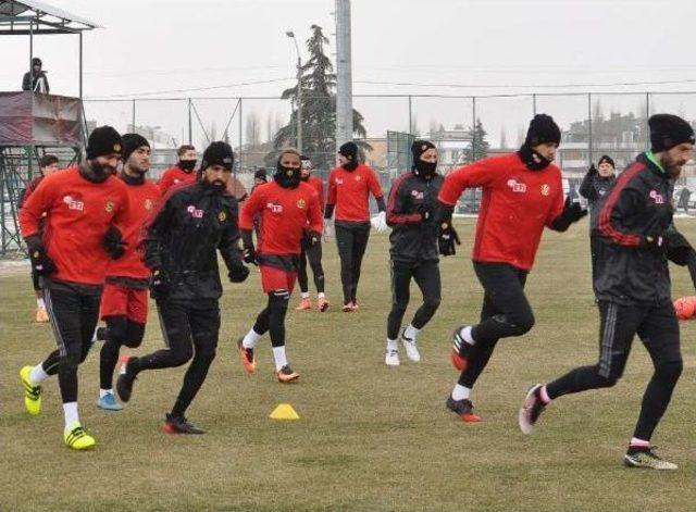 Eskişehirspor Teknik Direktörü Özalan: Süper Lig'deki 3 Takımdan Bana Teklif Geldi