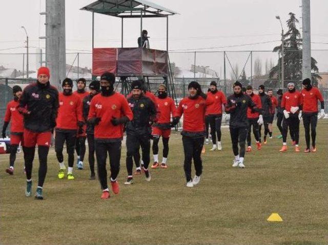 Eskişehirspor Teknik Direktörü Özalan: Süper Lig'deki 3 Takımdan Bana Teklif Geldi