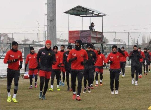 Eskişehirspor Teknik Direktörü Özalan: Süper Lig'deki 3 Takımdan Bana Teklif Geldi