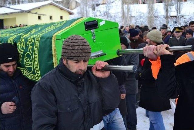 Uzman Erbaş Uzel, Anne Ve Babasıyla Toprağa Verildi