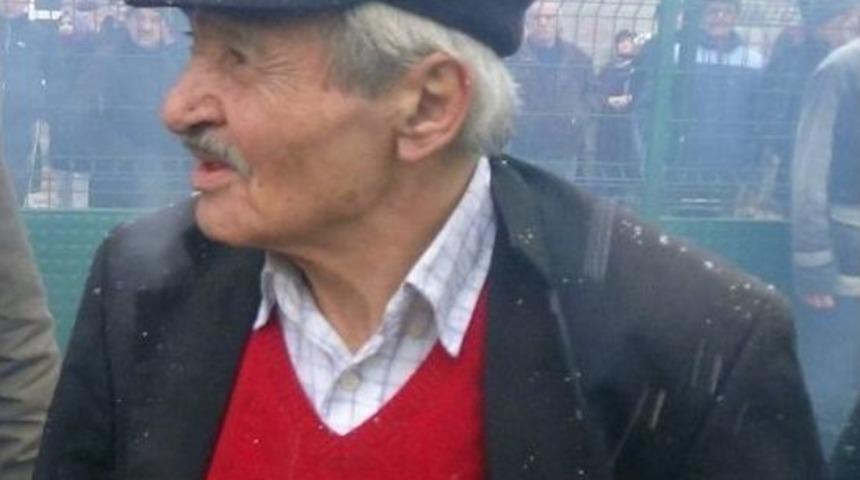 Yanan Evini &Ccedil;aresiz G&ouml;zlerle İzledi