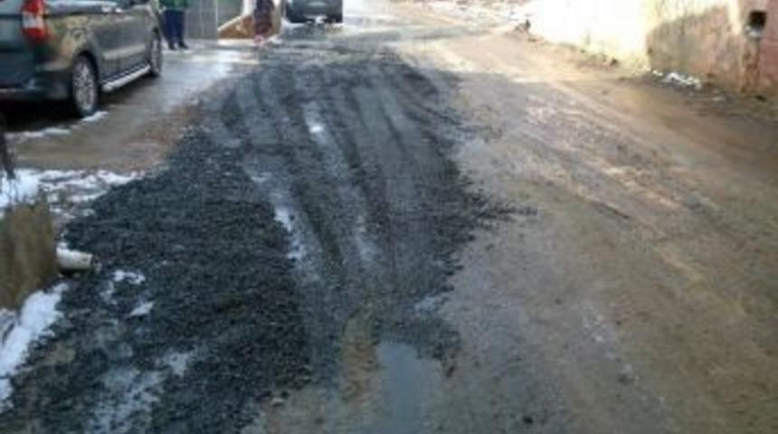 Gebze&rsquo;de Bozulan Asfalt Zeminler Onarılıyor