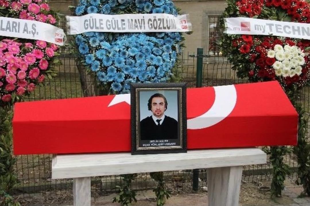 U&ccedil;ak Kazasında Hayatını Kaybeden Y&uuml;kleme Uzmanı Son Yolculuğuna Uğurlandı