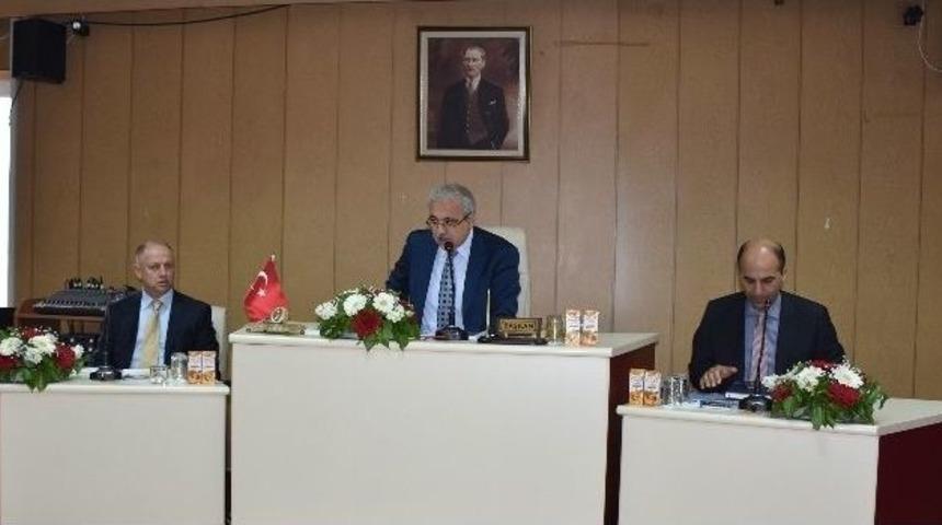 Vali G&uuml;ven&ccedil;er Muhtarları Dinledi