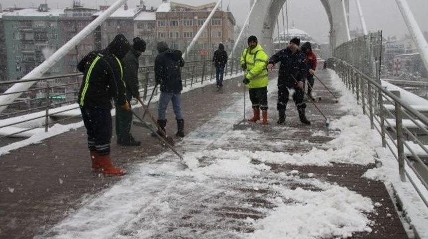 Kocaeli&rsquo;de 371 Ara&ccedil; Ve Bin 658 Personel Karla M&uuml;cadele Ediyor