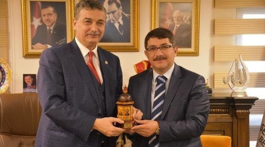 Ak Partili G&uuml;ven&ccedil; Manisa&rsquo;da Hasret Giderdi