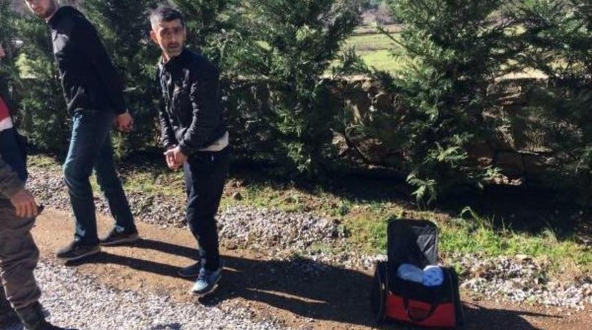 Patika Yolda 5 Kilo Esrarla Yakalandılar