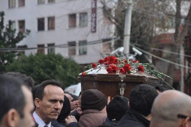 Pratisyen Doktor İçin Cenaze Töreni Düzenlendi