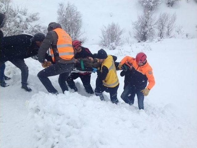 Tunceli-elazığ Yolunda Minibüs Devrildi:10 Yaralı