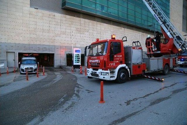 Ankara’da Avm Çatısında Yangın