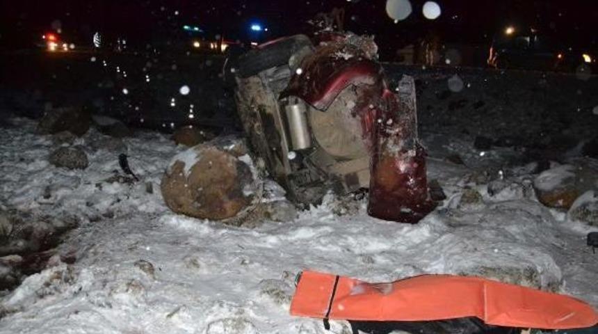 Düğüne Giden Ailenin Otomobili Devrildi: 4 Ölü, 1 Yaralı