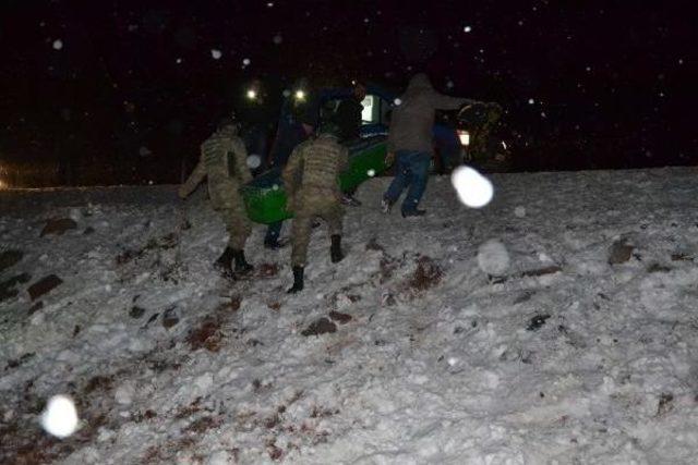 Düğüne Giden Ailenin Otomobili Devrildi: 4 Ölü, 1 Yaralı