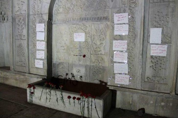 Beyoğlu’nda Bir Kişinin Donarak Hayatını Kaybettiği Yere Karanfiller Bırakıldı G5