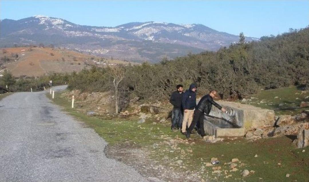 (&ouml;zel Haber) Bu &Ccedil;eşmeden Su İ&ccedil;en Şifa Buluyor