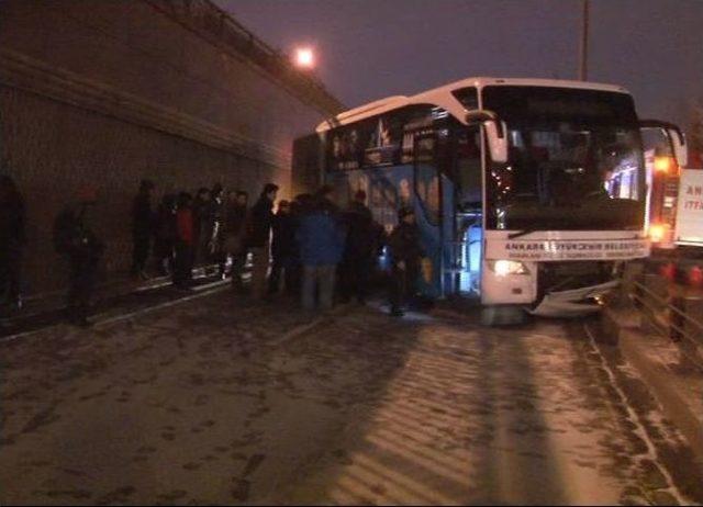 Başkent’te Ters Şeride Giren Otomobil, Halk Otobüsüne Çarptı