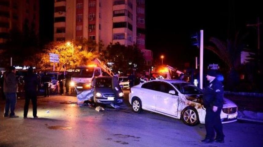 Aynı Kavşakta 15 Dakika Arayla 2 Kaza: 1 &Ouml;l&uuml;, 1 Yaralı