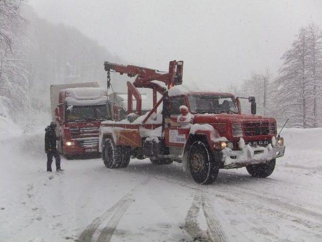 Cankurtaran’da Ulaşıma Kar Engeli