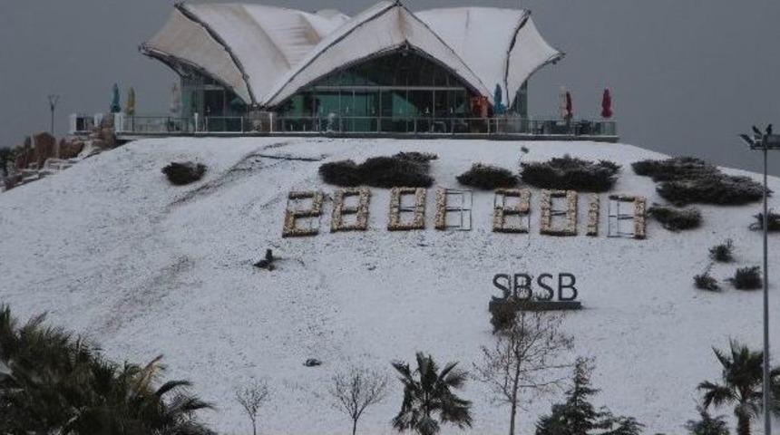 Samsun&rsquo;da Kar Yağışı Etkisini S&uuml;rd&uuml;r&uuml;yor
