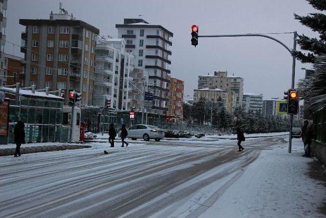 Samsun’da Kar Yağışı Etkisini Sürdürüyor