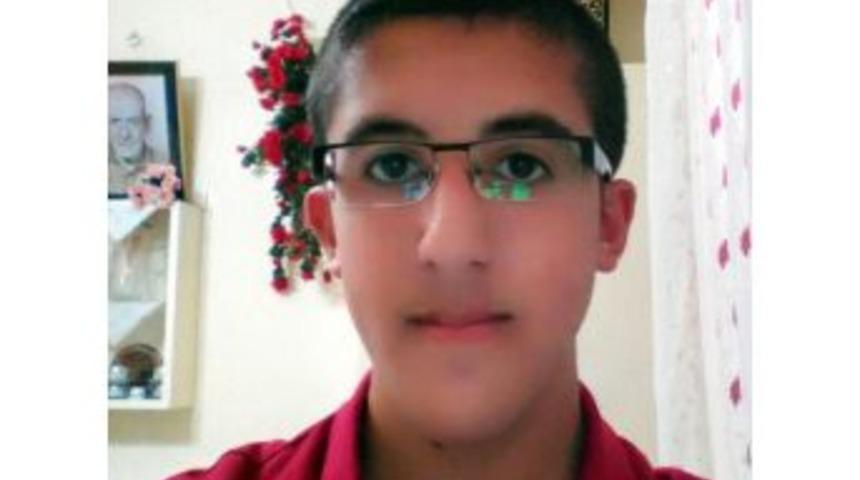 Odasında Intihar Etti