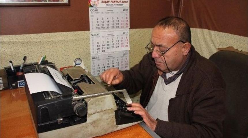 Teknolojiye Yenik D&uuml;şen Meslek &rsquo;arzuhalcilik&rsquo;