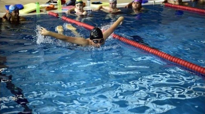 Mamak Belediyesi Y&uuml;zme Havuzu&rsquo;nda B&uuml;y&uuml;k Bakım Başladı