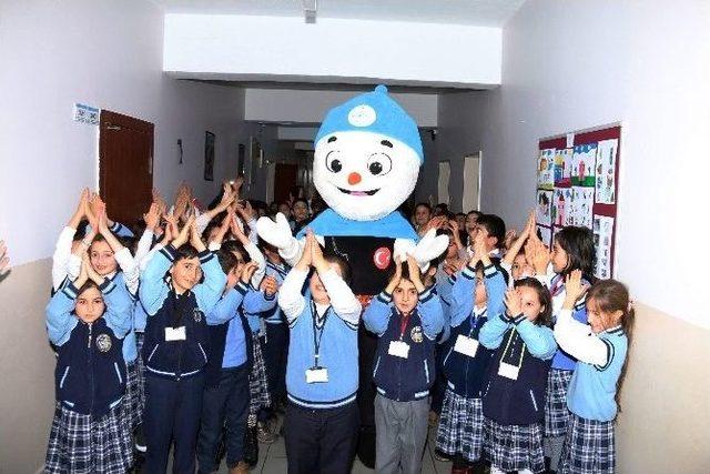 Bakan Kılıç, Olimpik Kış Festivalinin Maskotu ’karbeyaz’ İle Buluştu