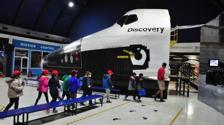 Sim&uuml;lat&ouml;rler Ile Uzaya Gidiyorlar